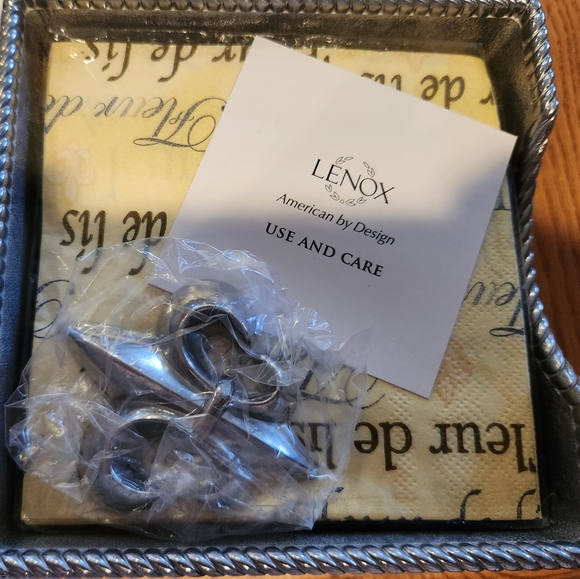 LENOX EveryDay Soiree Napkin Box Fleur de Lis w/ Weight Original Box & Paperwork - Picture 8 of 15